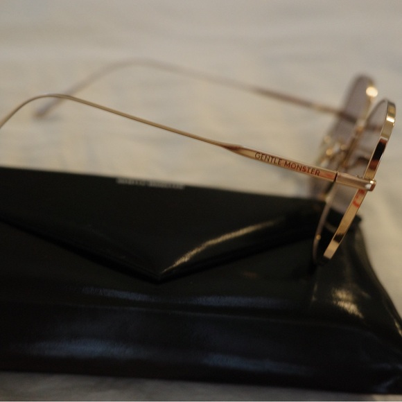 Gentle Monster Diane 02 Black and Gold Sunglasses - Picture 4 of 11